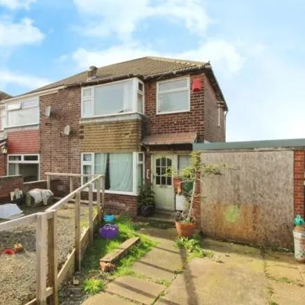 Buy this 3 bed duplex on Whitley View Road in Rotherham, S61 2HL