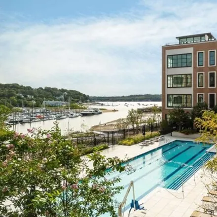 Image 1 - 32 Garvies Point Road, Glen Cove Landing, City of Glen Cove, NY 11542, USA - Condo for rent
