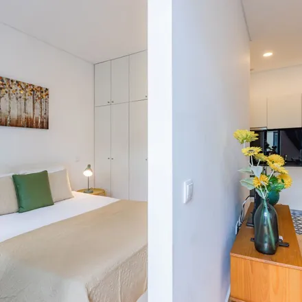 Rent this 1 bed apartment on Rua de Coelho Neto 40 in 36, 4000-215 Porto