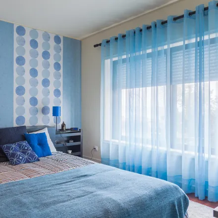 Rent this 4 bed room on Rua de Duarte Barbosa in 4150-253 Porto, Portugal