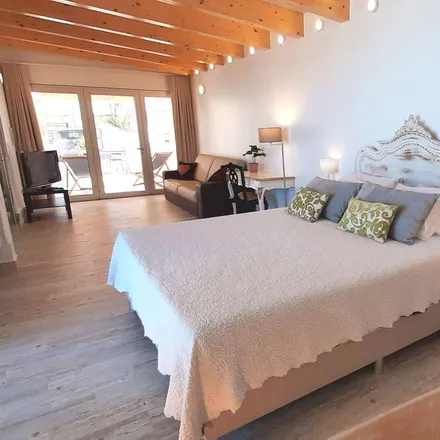 Rent this 5 bed house on 2655-150 Distrito da Guarda