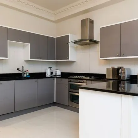 Rent this 3 bed apartment on Devonport in 23 Southwick Street, London