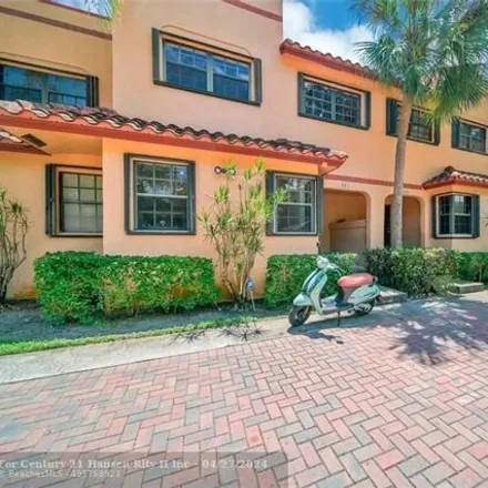 Image 2 - 126 Northeast 17th Court, Fort Lauderdale, FL 33305, USA - House for sale