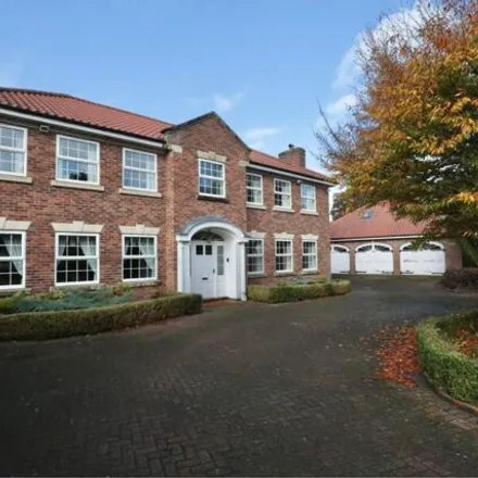 Buy this 4 bed house on Silver Trees in Rose Gardens, Retford