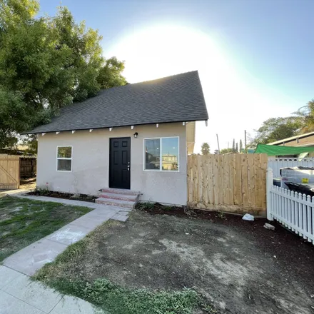 Buy this 3 bed house on 131 South G Street in Tulare, CA 93274