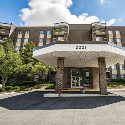 Buy this 3 bed condo on Yorktown Condominiums in 2201 South Grace Street, Highland Hills