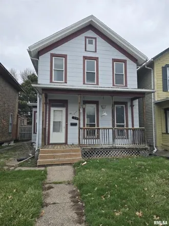 Buy this 3 bed house on 374 East 15th Street in Davenport, IA 52803