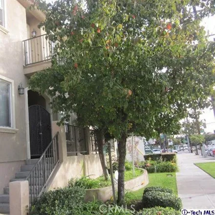 Rent this 32 bed condo on 7-Eleven in Alley n/o Burbank Boulevard, Burbank