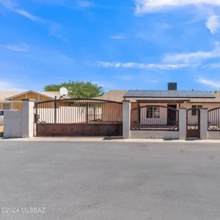 Buy this 4 bed house on 2618 W Vereda Las Muchas in Tucson, Arizona