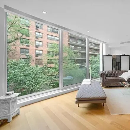 Image 3 - 350 East 81st Street, New York, NY 10075, USA - Condo for sale