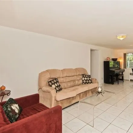Image 7 - 40 63rd Street, West New York, NJ 07093, USA - House for sale