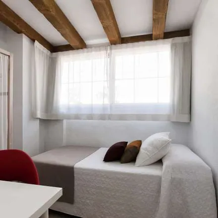 Rent this 6 bed apartment on Carrer de Sant Pau / Calle de San Pablo in 03012 Alicante, Spain