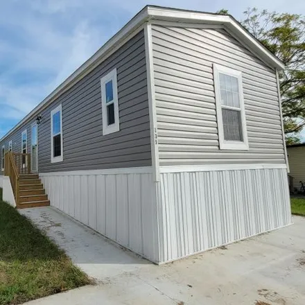 Buy this 3 bed house on Sunshine Avenue in Polk County, FL 33801