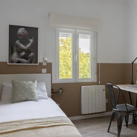 Rent this 2 bed room on Universidad Carlos III de Madrid in Calle Titulcia, 28903 Getafe
