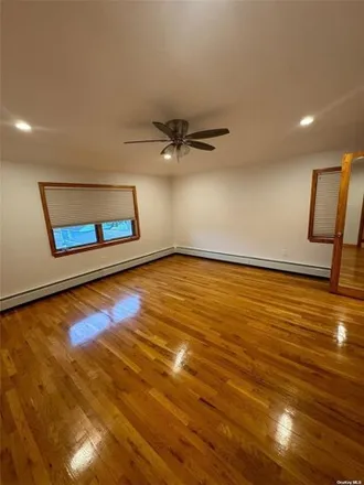 Image 5 - 22-04 Ryan Court, New York, NY 11357, USA - House for rent