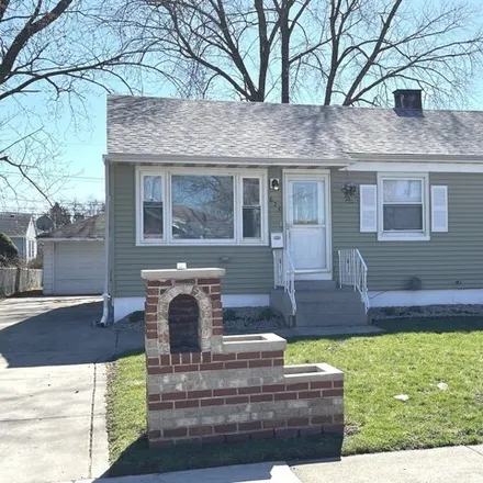 Buy this 3 bed house on 635 East 162nd Place in South Holland, IL 60473
