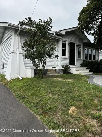 Rent this 3 bed house on 104 Oakwood Avenue in Elberon Park, Ocean Township