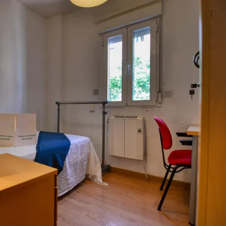 Rent this 4 bed room on Madrid in Calle Hortensia, 5