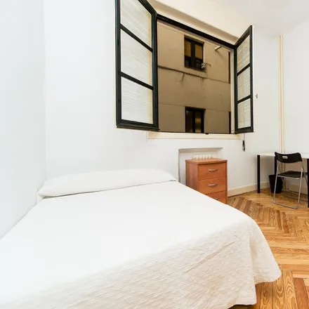 Image 6 - Uniqlo, Gran Vía, 37, 28013 Madrid, Spain - Room for rent