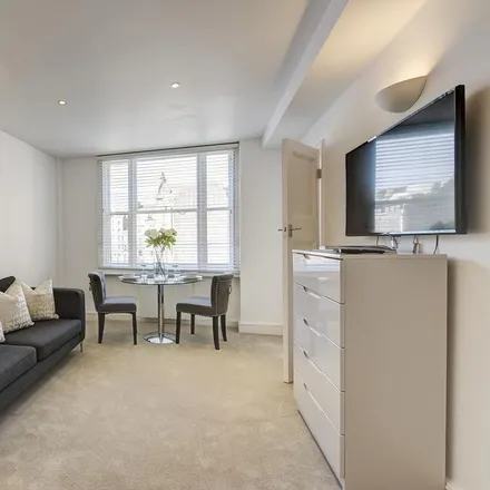 Rent this studio apartment on Waverton Street in London, W1J 5LZ