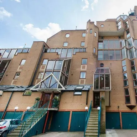 Image 6 - Leeward Court, Asher Way, London, E1W 2JB, United Kingdom - Apartment for rent