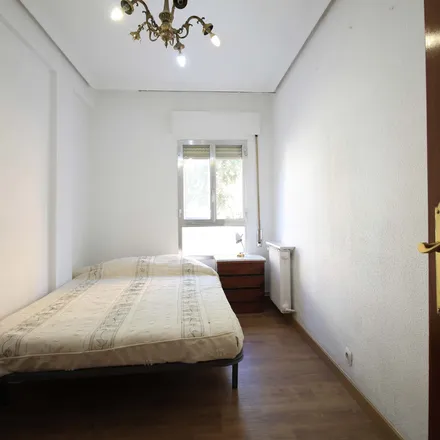 Image 6 - Calle de la Tacona, 45, 28030 Madrid, Spain - Apartment for rent
