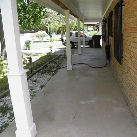 Image 3 - 16 South Camino del Rey, Brownsville, TX 78520, USA - House for sale