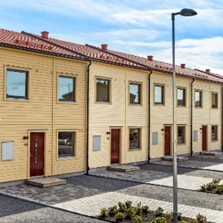 Rent this 5 bed townhouse on Snömolnsvägen in 743 35 Uppsala, Sweden