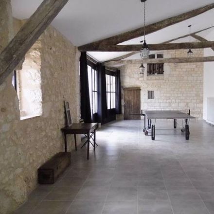 Rent this 17 bed house on 3 Place du Vigan in 81000 Albi, France