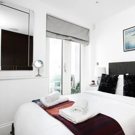 Image 3 - London, WC2R 0NP, United Kingdom - Apartment for rent