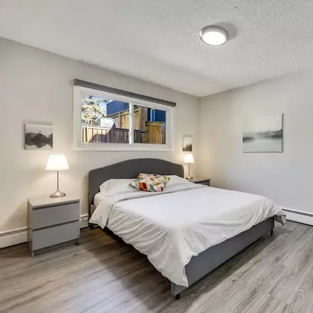 Image 1 - Calgary, AB T2S 2Z1, Canada - House for rent