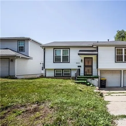 Buy this 2 bed house on 2505 East 10th Street in Kansas City, MO 64127