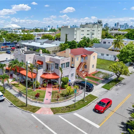 Buy this studio duplex on 829 Southwest 19th Avenue in Shenandoah, Miami