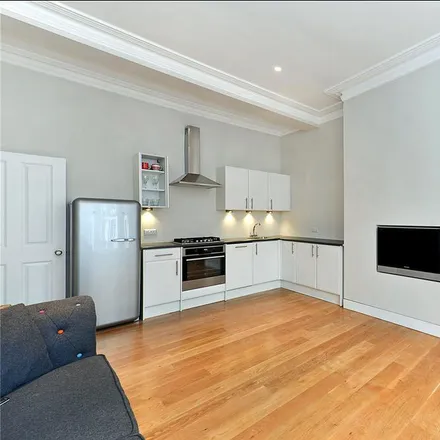 Image 2 - 76 Blenheim Crescent, London, W11 2EQ, United Kingdom - Apartment for rent