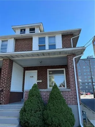 Rent this 3 bed townhouse on Chelsea Commons in 1325 Chelsea Avenue, Bethlehem