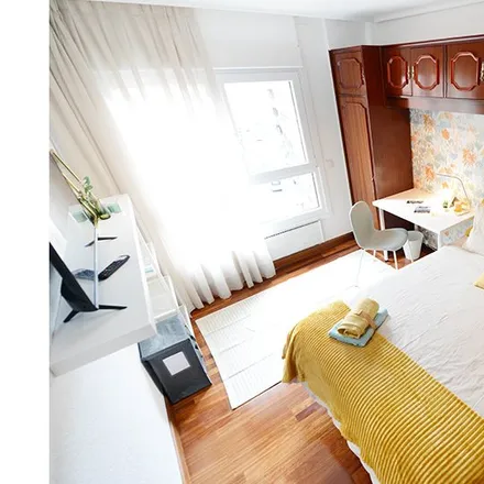 Rent this 4 bed room on Aurelio Arteta Margolariaren kalea in 1, 48004 Bilbao