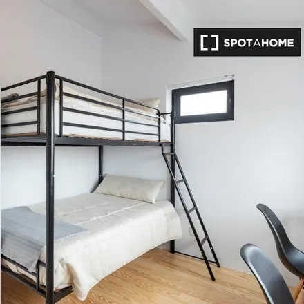 Rent this 9 bed room on Escola Básica Ribeiro de Sousa in Travessa do Paiol, 4200-511 Porto