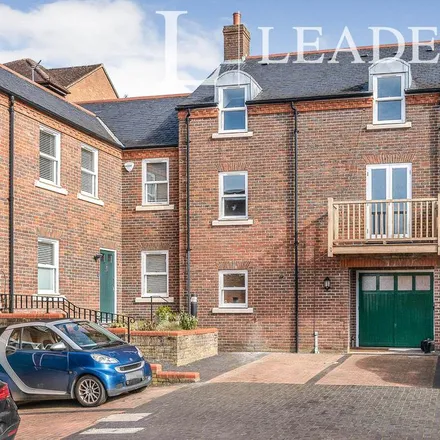 Rent this 4 bed townhouse on London Road Car Park in London Road, St Albans