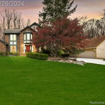 Buy this 4 bed house on 28906 Glenbrook Drive in Farmington Hills, MI 48331