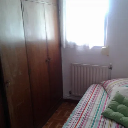 Rent this 4 bed room on Madrid in Calle de Bujalance, 3