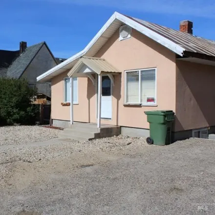 Buy this 7 bed house on 609 North Oregon Street in Ontario, OR 97914