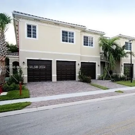Buy this studio house on 2735 Sw 81st Ter in Miramar, Florida