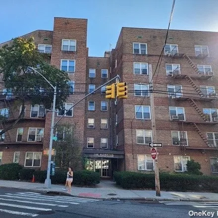 Image 3 - 74-45 Yellowstone Blvd Unit 5a, Rego Park, New York, 11374 - Apartment for rent