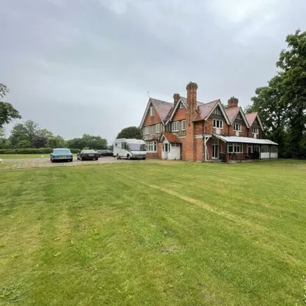 Image 5 - The Camping and Caravanning Club - Chertsey, The Planes, Chertsey, KT16 8LE, United Kingdom - House for sale
