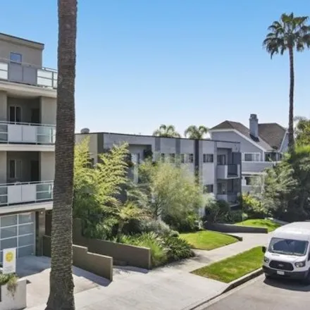 Rent this 3 bed condo on NRG UPGRADE in 960 North Alfred Street, Los Angeles