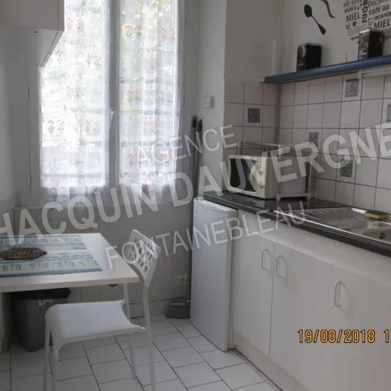 Image 3 - 40 Rue Grande, 77300 Fontainebleau, France - Apartment for rent