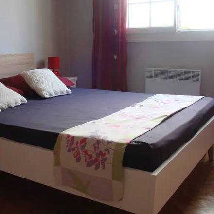 Rent this 3 bed house on Saint-Geniès-de-Fontedit in Avenue de la République, 34480 Saint-Geniès-de-Fontedit