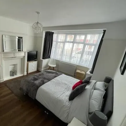 Image 1 - Worthing, BN11 2HH, United Kingdom - Apartment for rent