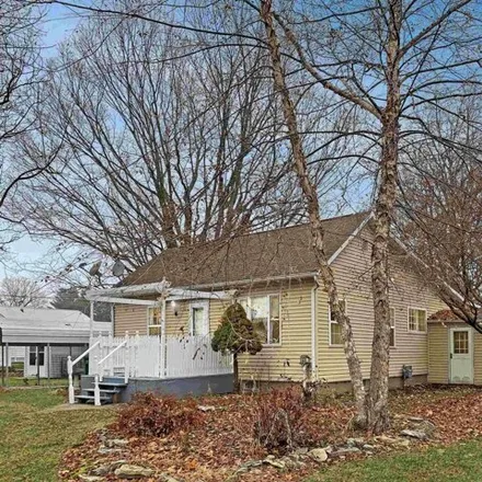 Buy this 3 bed house on 285 East Walnut Street in Roseville, Warren County