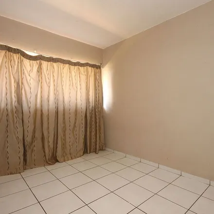 Image 7 - 2nd Avenue, Johannesburg Ward 70, Roodepoort, 2709, South Africa - Apartment for rent